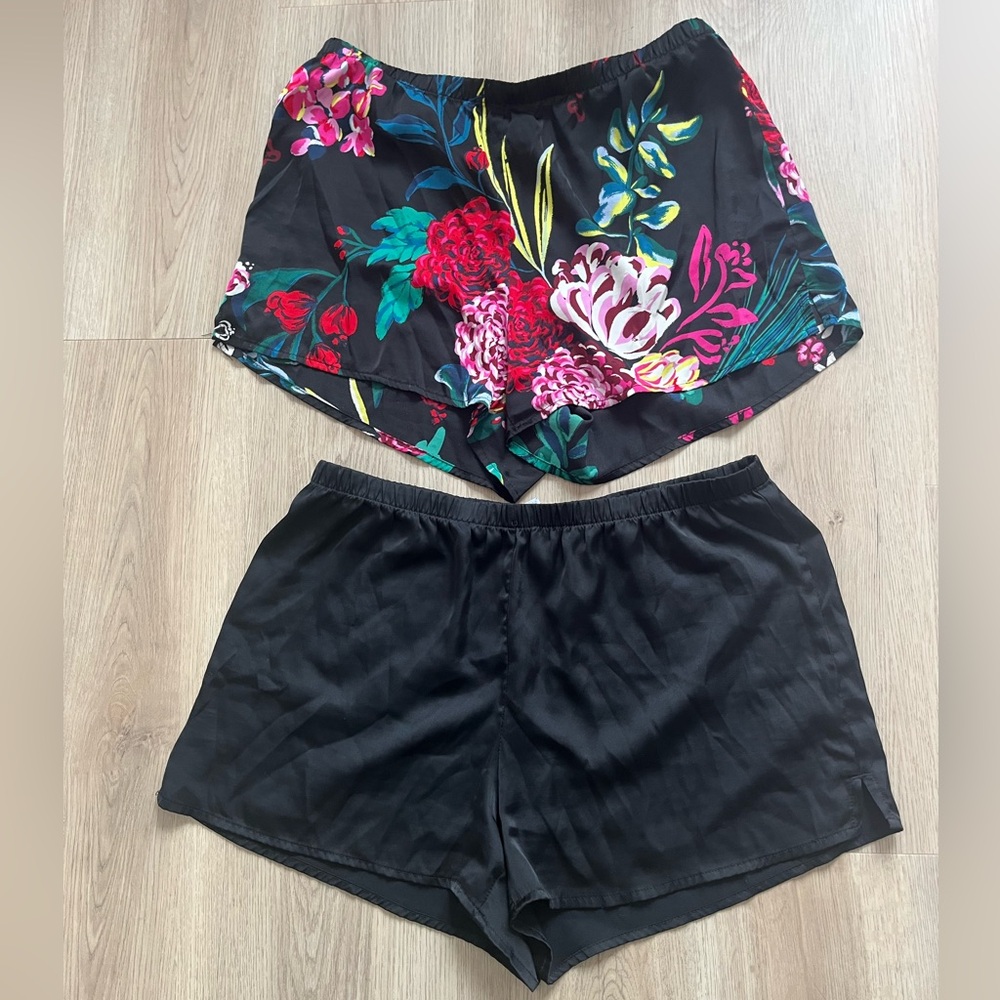 ⚡️SALE 2/$20⚡️Women’s Satin Sleep Shorts - Stars Above - Size S